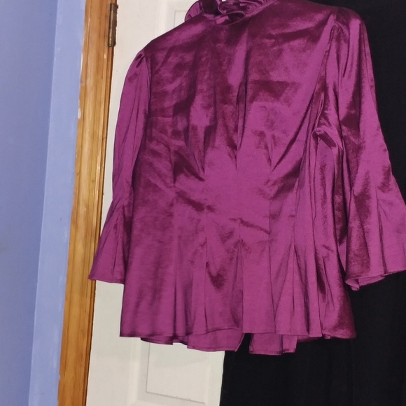 ❤HP Elegant Jewel Buttoned Top New - Picture 3 of 8